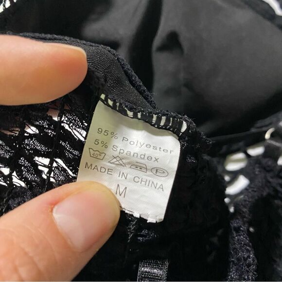 Black Lace scallop crochet Adjustable Straps Bralette Top smocked woman’s M - Picture 6 of 7